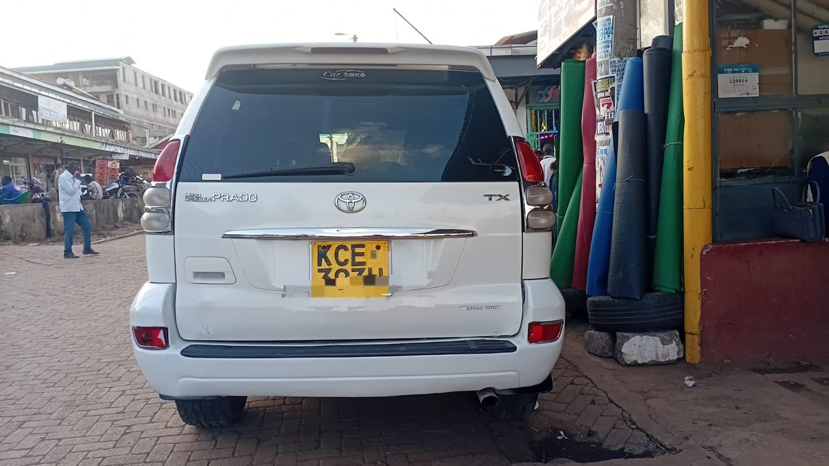 LeograndAuto's tweet photo. Landcruiser PRADO J120 
Petrol 2700CC
Yom 2009
7 seater
No sunroof,
AUto
Price 1.45M https://t.co/2P3Ab282m4