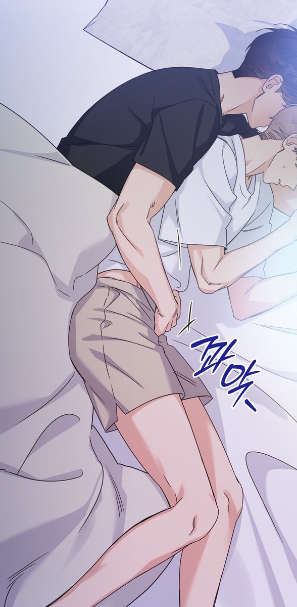 missduckie_148's tweet photo. how the hell is anyone sane about dohyun's hand placement???? https://t.co/Lv2txDOhk3