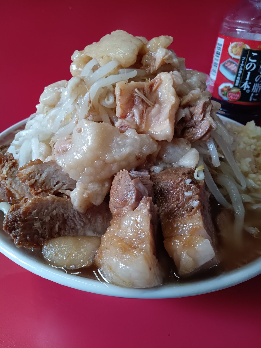 usamaru123623's tweet photo. ラーメン二郎　三田本店

7時45分着
8時45分着丼

ぶた入り大ラーメン
コールはニンニクヤサイアブラ

開店前の並びは久々
三田本店特有の朝あっさり非乳化を堪能
神がかりな美味しさに感動

ご馳走様でした！ https://t.co/QoOYTxxpIS