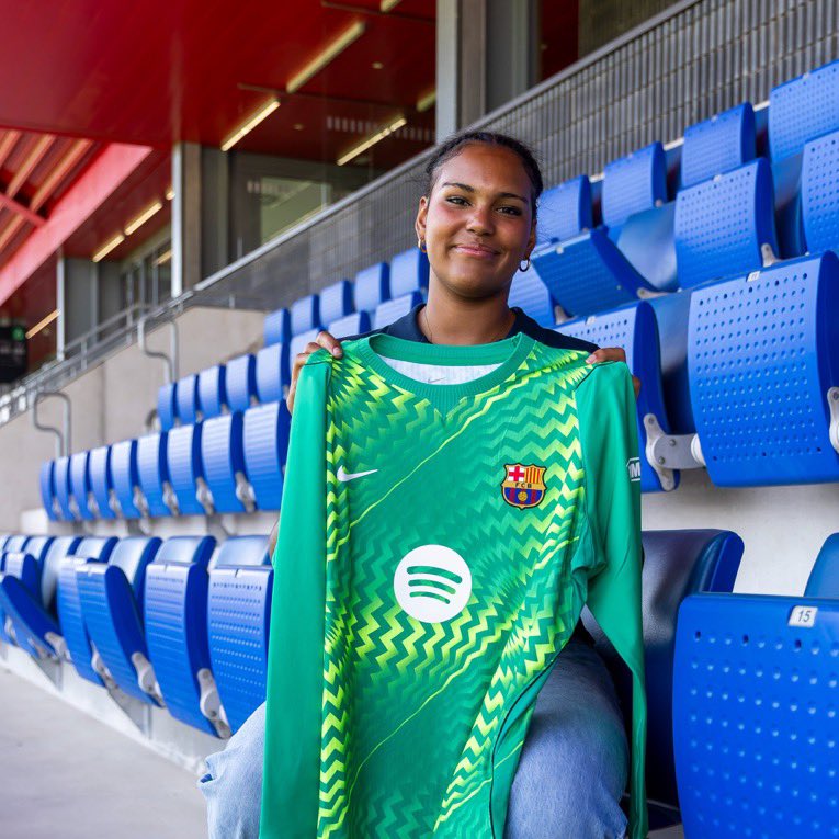 obarcacomio's tweet photo. ‼️ Khadijah Cissé assina com o Barcelona ate 2030🤩

A goleira canadense de 18 anos é incorporada no Barcelona B. Ela estava no futebol universitário do EUA, pela Universidade de Kentucky e já jogou pelo sub17 do Canadá. 

BEM VINDA CISSÉ💙❤️ https://t.co/nVgJX2mVxm