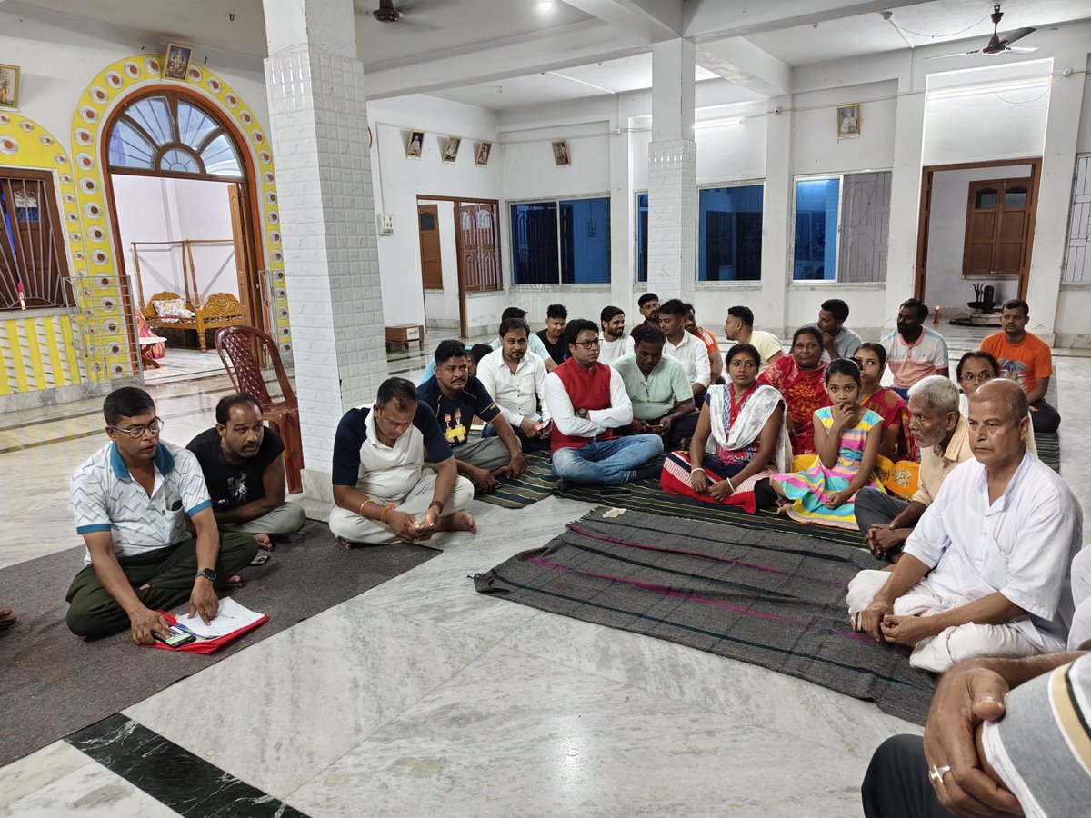 Rajibroybjp's tweet photo. গুরুপূর্ণিমা উপলক্ষে বনগাঁ ৭ নম্বর ওয়ার্ড রামকৃষ্ণপল্লী শ্রী শ্রী রামকৃষ্ণ মন্দিরে আলোচনাসভায় উপস্থিত ছিলাম 🙏
@BJP4Bengal @Amitava_BJP @SuvenduWB @SamikBJP @Debdas4Bjp @Shantanu_bjp @IndranilKhan https://t.co/5p68v2ygu6