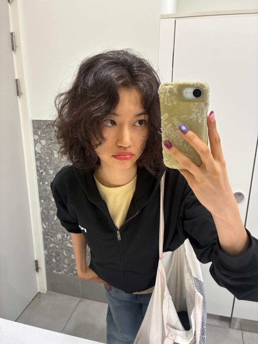DYxDUCKx808's tweet photo. 260727 김도연 플챗 게시글

이분 짤털중이세요 https://t.co/flg3dLHe9V