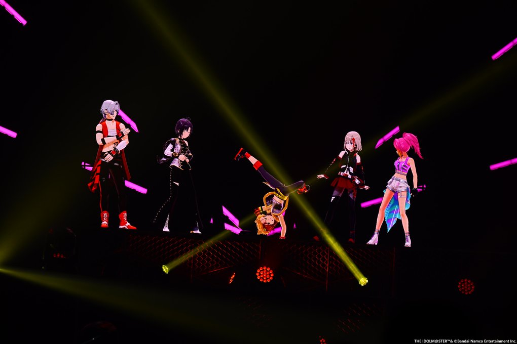 panoravr's tweet photo. アイマス越境ライブ「IDOL WORLD SUPER FESTIVAL 2026」day1レポート　アイドルとダンサーが繰り広げた、主役を喰わんとするバトルのようなダンスセッション
https://t.co/YXXNAy1adJ

これを読めばDay1のすべてがわかる、長文＆写真てんこ盛りレポートをお届け‼️

> 「絶険、あるいは逃げられぬ恋」から数曲、メインで歌うアイドルに他のダンスジャンキーなアイドルが挑戦状を叩きつけ、パフォーマンスで切磋琢磨する流れが続いた。IWSF DANCERS によるこのパフォーマンスは、アイドルだけでなくダンサーもセンターポジションにいるアイドルに挑んでいるように筆者には見えた。アイドルにしろダンサーにしろ、主役を脅かそうとする気迫のパフォーマンスに、筆者はライブの「生感」を覚え、気が付けば声を上げていた。

#アイマスIWSF_DAY1
#アイマスIWSF2026