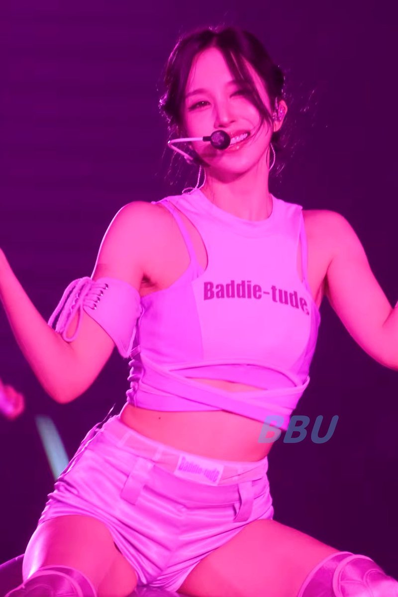 mncollarbone's tweet photo. BATTITUDE SHARON 😁 😉 https://t.co/92QBY14HeB