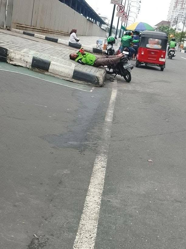 ipansepentin's tweet photo. santai dulu kawan https://t.co/1IeaEppepJ