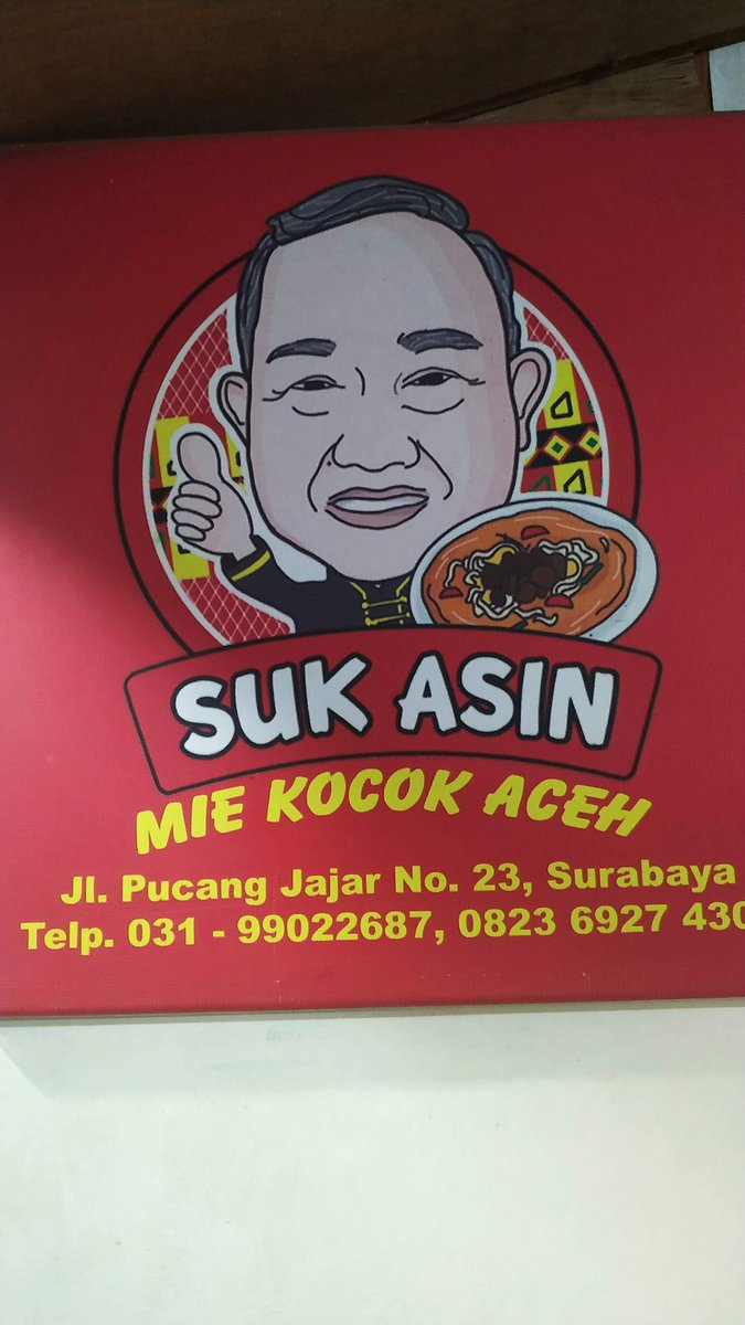 almubarak's tweet photo. Bagi kalian yang di Surabaya dan kangen mie Aceh tapi dengan citarasa tidak biasa, bisa mampir ke Suk Asin Mie Kocok Aceh. Pemiliknya seorang Tionghoa yang mengaku pernah lama tinggal di Meulaboh, Aceh Barat.

Oh ya, pak Suk Asin ini masih bisa bahasa Aceh. Dia paling senang kalau tamunya dari Aceh, bisa bercakap-cakap bahasa Aceh.