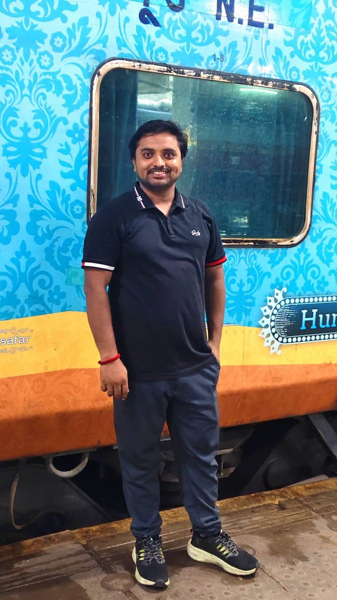 HarikeshSP's tweet photo. #DelhiToDeoria🚆 
#दिल्ली_से_देवरिया 🚆 https://t.co/YWfWlm09Vo