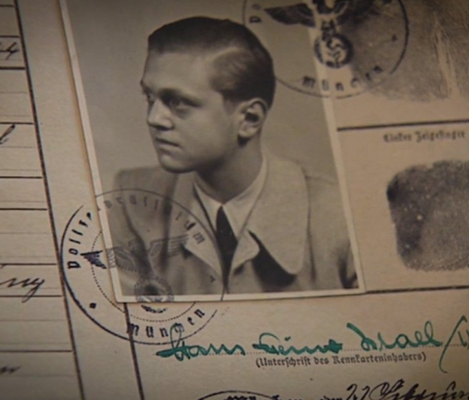 DrHelenFry's tweet photo. A 22 year old German-Jewish refugee soldier walked into Nuremberg Prison to interpret for the psychiatrists studying Hitler’s top Nazis.

None of them knew he was Jewish.

What happened next was extraordinary:
(🧵) https://t.co/pGJOICLyHn