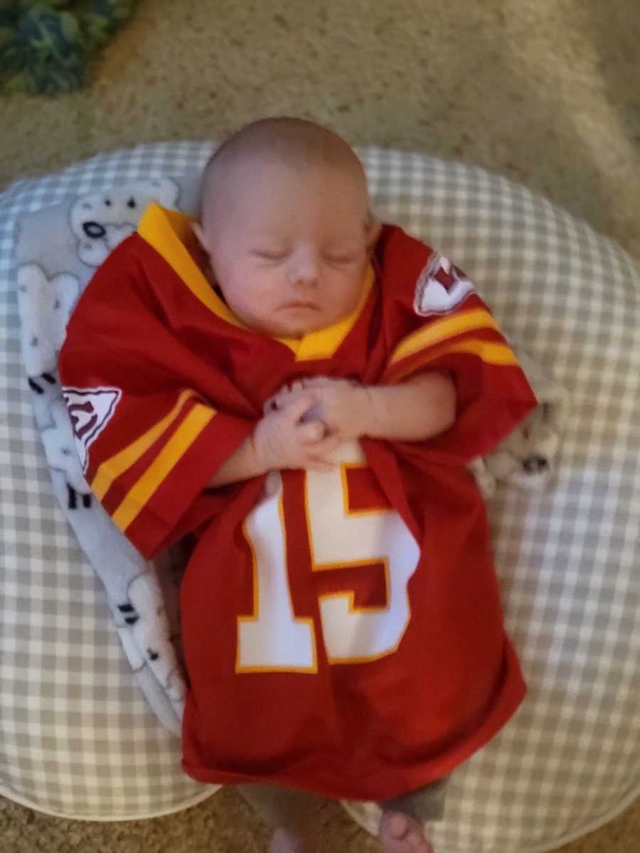 icysausage's tweet photo. 🚨 BREAKING NEWS 🚨

Mia Bieniemy, wife of Kansas City Chiefs offensive coordinator Eric Bieniemy, was shot multiple times Sunday night at the family’s home in Ashburn, Virginia.

She is hospitalized with serious injuries.  

Eric was with the team at training camp in Missouri when it happened.

Police say their 27-year-old son, Elijah Zion Bieniemy, has been arrested and charged with:  
• Malicious wounding  
• Use of a firearm in the commission of a felony  
• Discharge of a firearm inside a dwelling  

He is being held without bond. Investigation ongoing.

Chiefs statement:  
“The club is aware of the incident involving Eric Bieniemy’s family. Out of respect for their privacy, we won’t have a comment at this time. Our thoughts and prayers are with them.”

This is a developing story. Stay tuned.

@Chiefs @NFL @ESPN @NBCSports @CBSSports @FOXSports @ProFootballTalk @AdamSchefter @RapSheet  

#BreakingNews #NFL #ChiefsKingdom #EricBieniemy #Chiefs