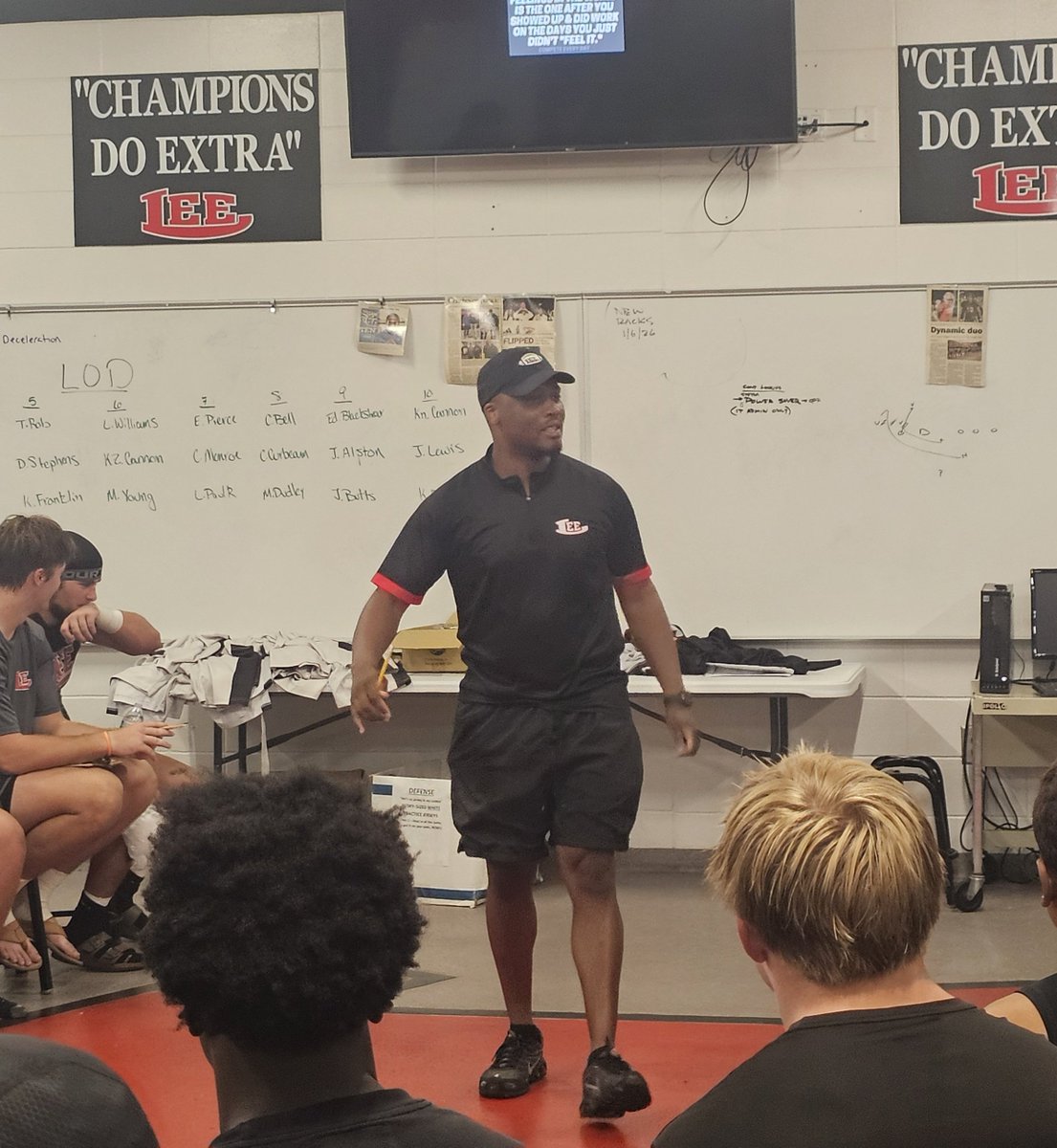 rockerlee229's tweet photo. Great messages to our team this morning from our @LCHSTrojans
Administration and @BullBarge &amp; @troy_chester1 https://t.co/kYIS2tW3rg