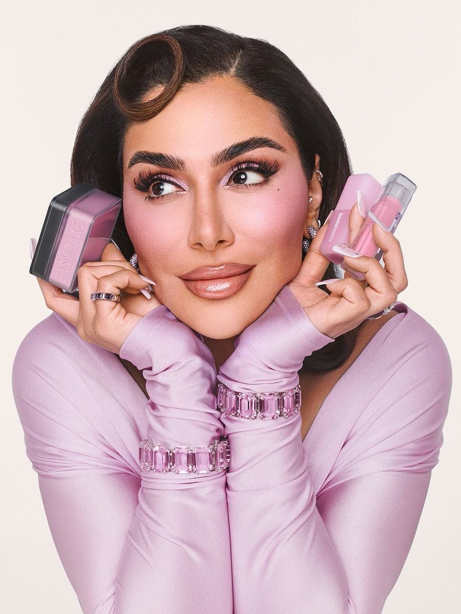 diquinhasgirl's tweet photo. FINALMENTE!! a huda beauty chega a sephora brasil em agosto e agora a gente vai ter acesso ao melhor pó da vida https://t.co/f6IBKWRHJH