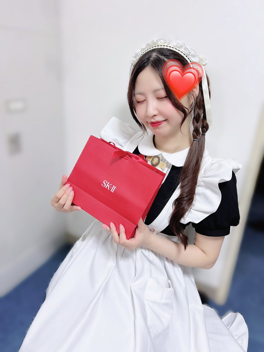 emaid_sulley's tweet photo. お給仕でした🎀

普段あまりしない髪型に
してみましたଘ(੭ˊ꒳​ˋ)੭✧ https://t.co/dGMT63b9dX