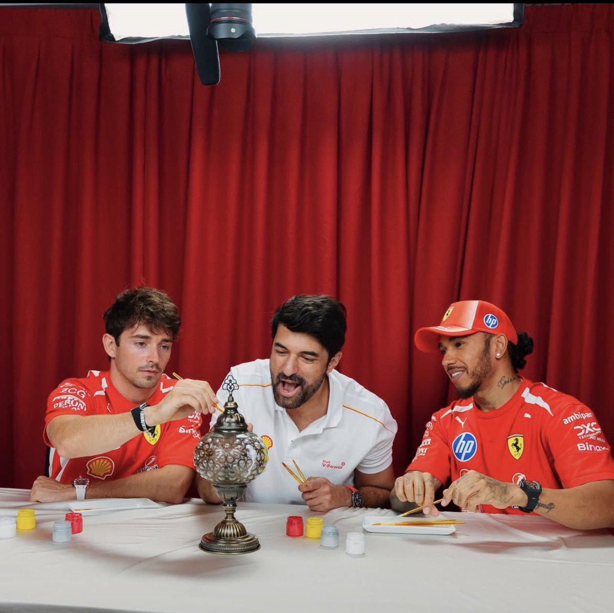 EnginAkyrkFC's tweet photo. انجين اكيوريك من حضوره أول فعالية لألعاب Shell V-Power التي أُقيمت في العاصمة المجرية بودابست
#ShellTürkiye #EnginAkyürek 
#ShellVPower
#ShellVPowerGames https://t.co/6SxjStxC5R