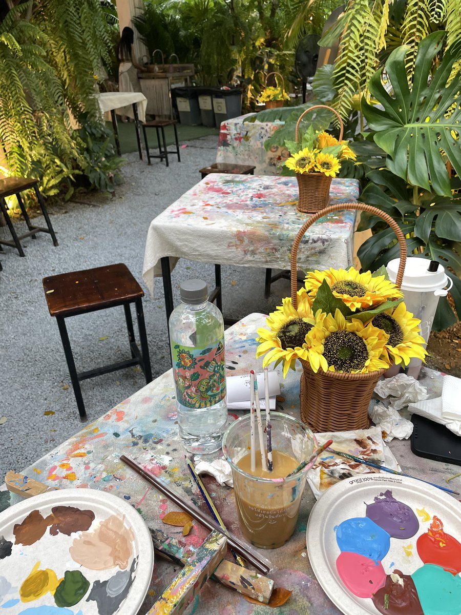 shinedaisy4's tweet photo. ใครคิดอะไรไม่ออกอยากแนะนำ cafe date ที่มี workshop 🎀🌟 คือพอเรามีกิจกรรมร่วมกันแล้วดูกระชับความสัมพันธ์ดีอ่า แบบดูไม่เหงา ไม่เดดแอร์ หาเรื่องคุยได้ตลอด แต่ต้องหาคนที่ชอบเหมือนๆกันด้วยนะ*

📍บ้านเพื่อน cafe 
(บรรยากาศแล้วแต่ธีมร้านในช่วงนั้นน้า) https://t.co/1Do0HZTCzf