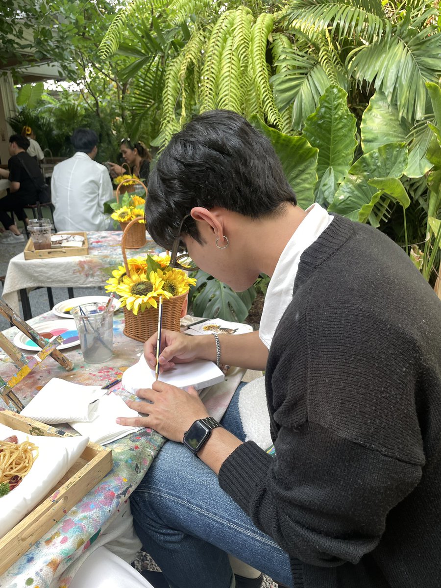 shinedaisy4's tweet photo. ใครคิดอะไรไม่ออกอยากแนะนำ cafe date ที่มี workshop 🎀🌟 คือพอเรามีกิจกรรมร่วมกันแล้วดูกระชับความสัมพันธ์ดีอ่า แบบดูไม่เหงา ไม่เดดแอร์ หาเรื่องคุยได้ตลอด แต่ต้องหาคนที่ชอบเหมือนๆกันด้วยนะ*

📍บ้านเพื่อน cafe 
(บรรยากาศแล้วแต่ธีมร้านในช่วงนั้นน้า) https://t.co/1Do0HZTCzf