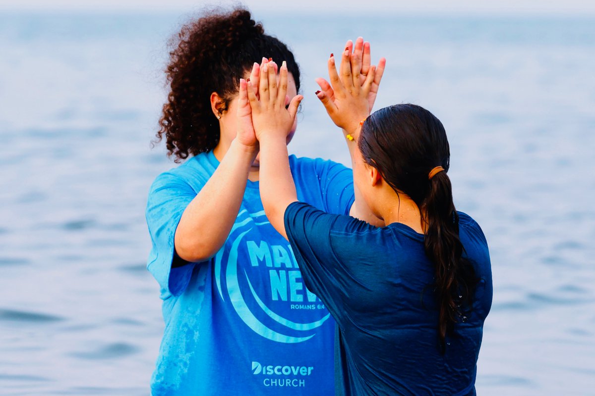 OCDiscover's tweet photo. What a night at North Beach in Racine! Close to 75 people took the next step in their faith through water baptism as we celebrated new life in Christ. Thank you to everyone who came to worship, celebrate and cheer them on. God is still changing lives! 💙 #MadeNew https://t.co/0N6hJMxzMC