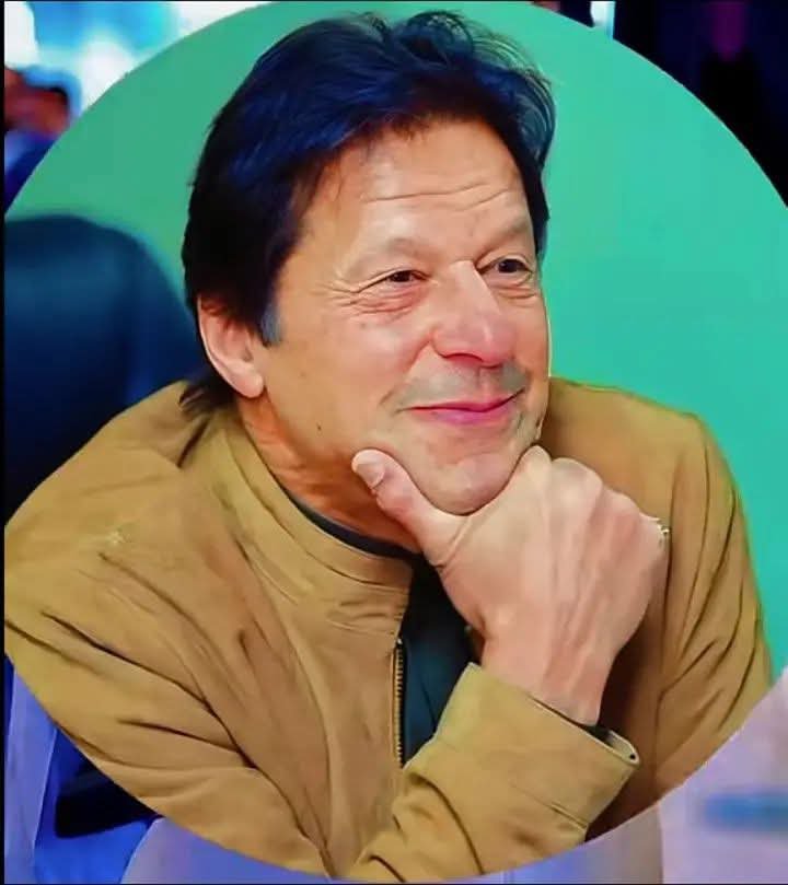 FaisalK_17wi's tweet photo. @TeamiPians @ImranKhanPTI True strength is not found in submitting to power, but in resisting injustice together.
#مزاحمت_سے_انقلاب_آئے_گا https://t.co/HrHd3sLzb8
