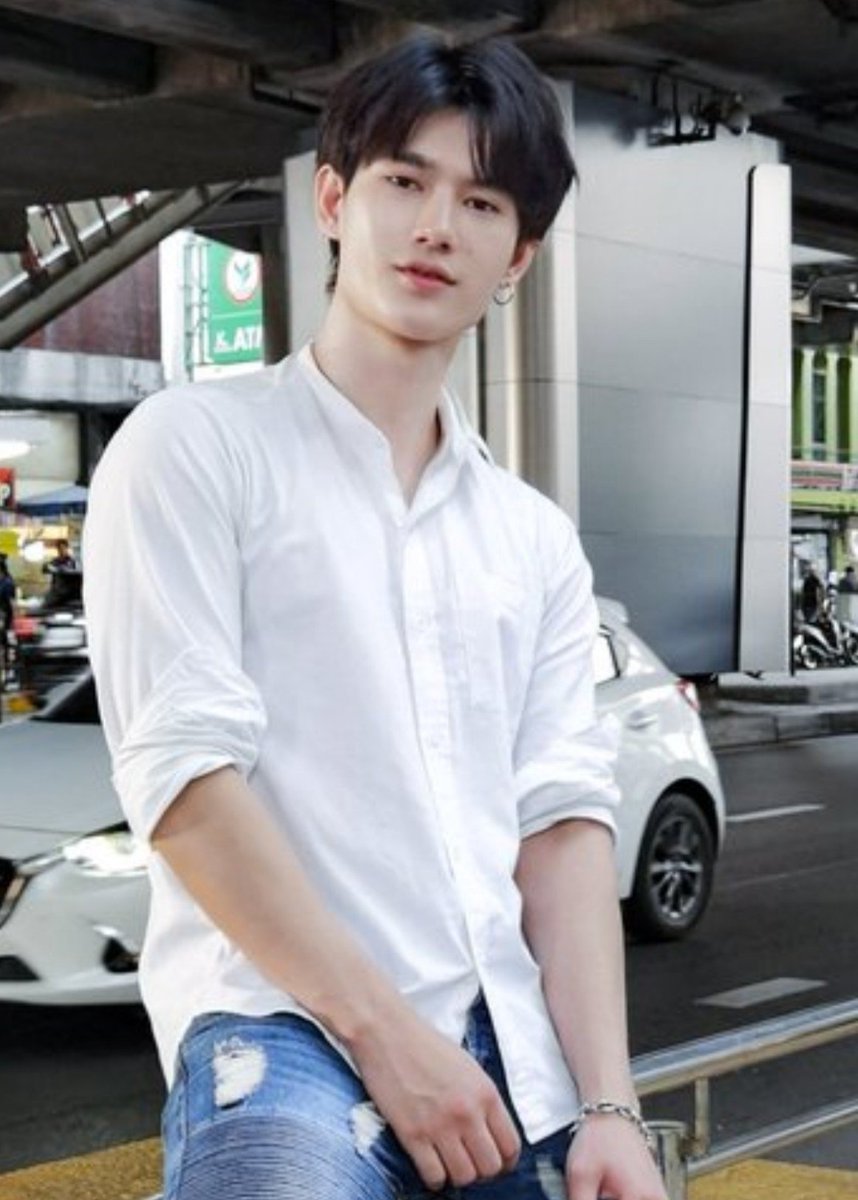 Dablossomlism's tweet photo. ทำไมตอนนั้นเป็นหมวยอินเตอร์จังล่ะ จิ้มลิ้มว่ะ พี่พลาดตอนเธอใส่ชุดนิสิตได้ไงวะ https://t.co/Eu8V9NPlI7