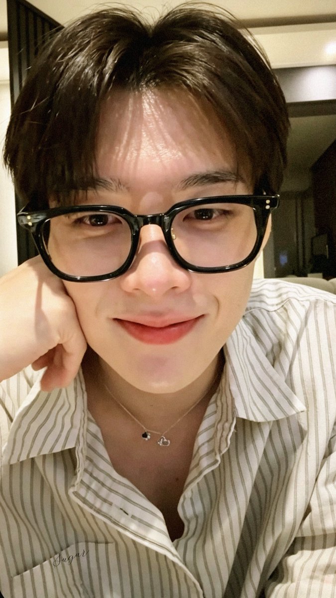 Jiushiyiketang2's tweet photo. 2026.07.27  | #kimyoonsik ig live

🎞️📸

#김윤식 https://t.co/GyOHwpRZeV