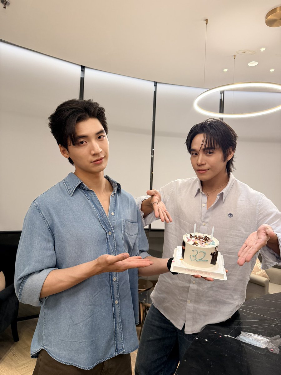 pondponlawit1's tweet photo. HBD krub P’Max @maxky_rp https://t.co/MBq0WGb8nm