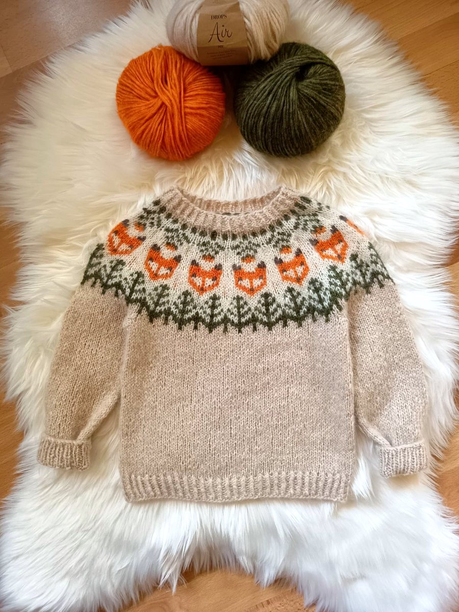 ReinholdeLaura's tweet photo. Lapsas mežā 🦊🌲
Mamma uzadījusi džemperi ar lapsiņām, džemperis ir no siltas, mīkstas un vieglas dzijas (alpaka+poliamīds+vilna).🧶
Foto redzamais derēs ap 2 gadus vecam valkātājam, cena 33€, iespējams pasūtīt arī citos izmēros un krāsās 💕 https://t.co/7Sz1gDpgg7