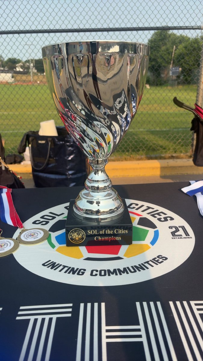 solofthecities's tweet photo. 🏆 Championship Sunday capped an outstanding #ServetoPlay Season 6. The top teams battled for the title with high level futsal and great sportsmanship. Capital City defended the girls title. Roosevelt upset No. 1 Prior Lake, then beat Como Park by 2 goals to win the boys chip! https://t.co/PjtBS46aNt