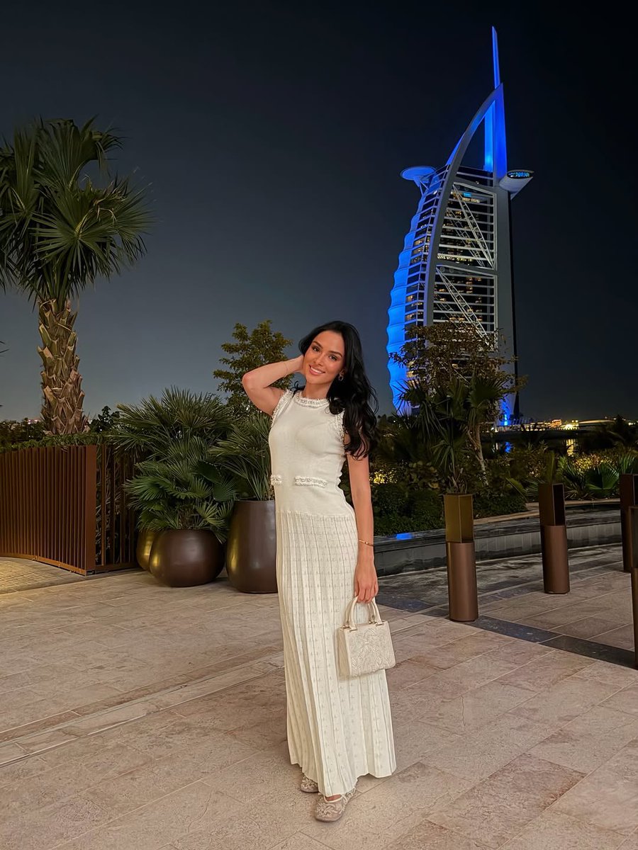 goddess_Emmaaaa's tweet photo. Dubai nights hit different when someone makes sure you start them right 🥂 https://t.co/3N7OdXvwBa