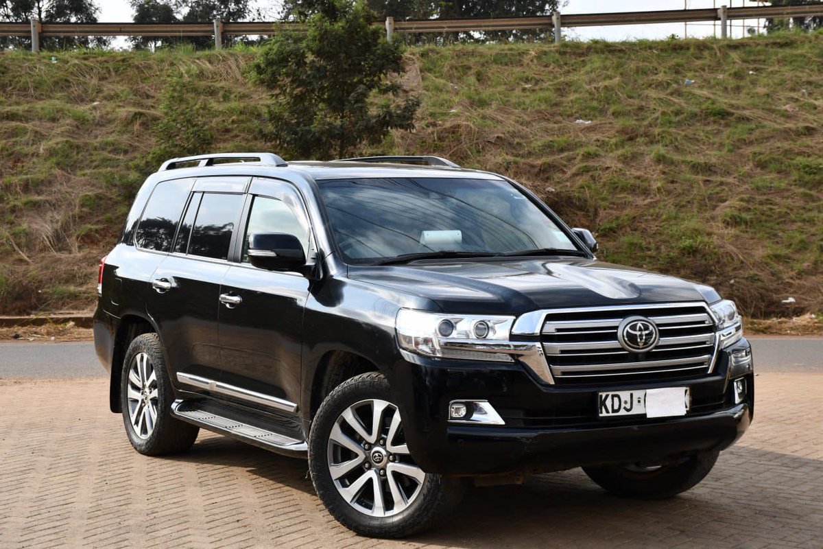 Felistakare's tweet photo. #tumekataaharakatizavurugu #tumekataaharakatizavurugu #MainaAndKingangi #UmojaNiSilahaYetu #majiniuhai  #rachuonyowaterproject #wangariwamagari #v8 #zx 

2017 Toyota Landcruiser V8 ZX

Asking Ksh 7,870,000 ONO!!!

✅ 4.6L V8 Petrol Engine

CALL/WHATSAPP 0717-894-210 https://t.co/6CsjG9gFGg