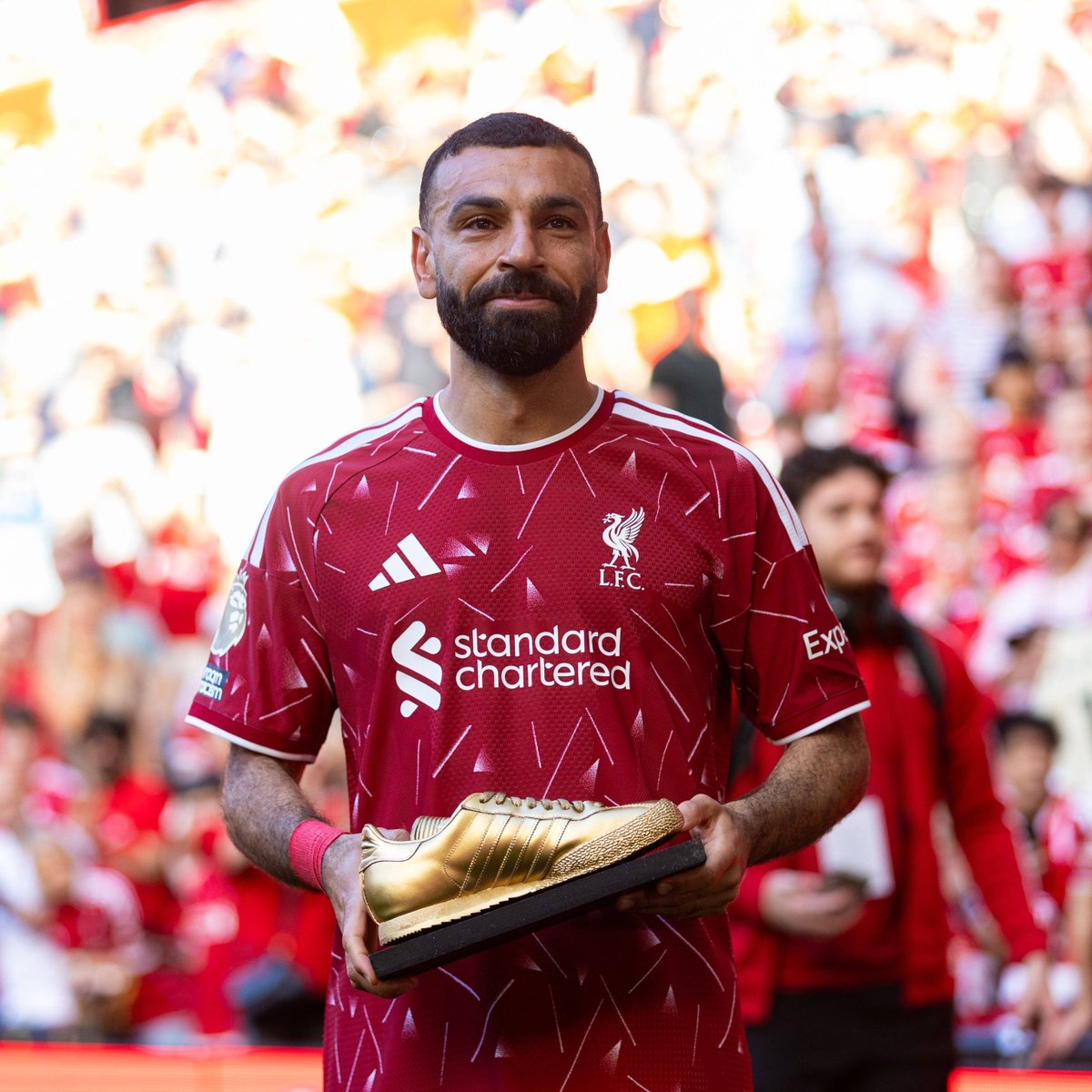 bpthaber's tweet photo. Beşiktaş Futbol Direktörü Önder Özen: (Mohamed Salah hk.)

— Salah'la temasa geçtik. Bu aynı zamanda bir finansman modeli içeriyordu.

— Görüşmelerin finansal bölümüne girilmediği yerde 3 kez Salah ile görüştük. Buraya kadar her şey akıcıydı.

— Finansal taraf başladığında, ilk günkü akıcılık 21 Temmuz'dan itibaren yavaşladı.

— Hem bilgi akışı hem de finansal tarafı çıkmaza sokacak istekler gelmeye başladı.

— Salah gibi saygın bir sporcunun bundan haberi olmadığını varsayabilirim.