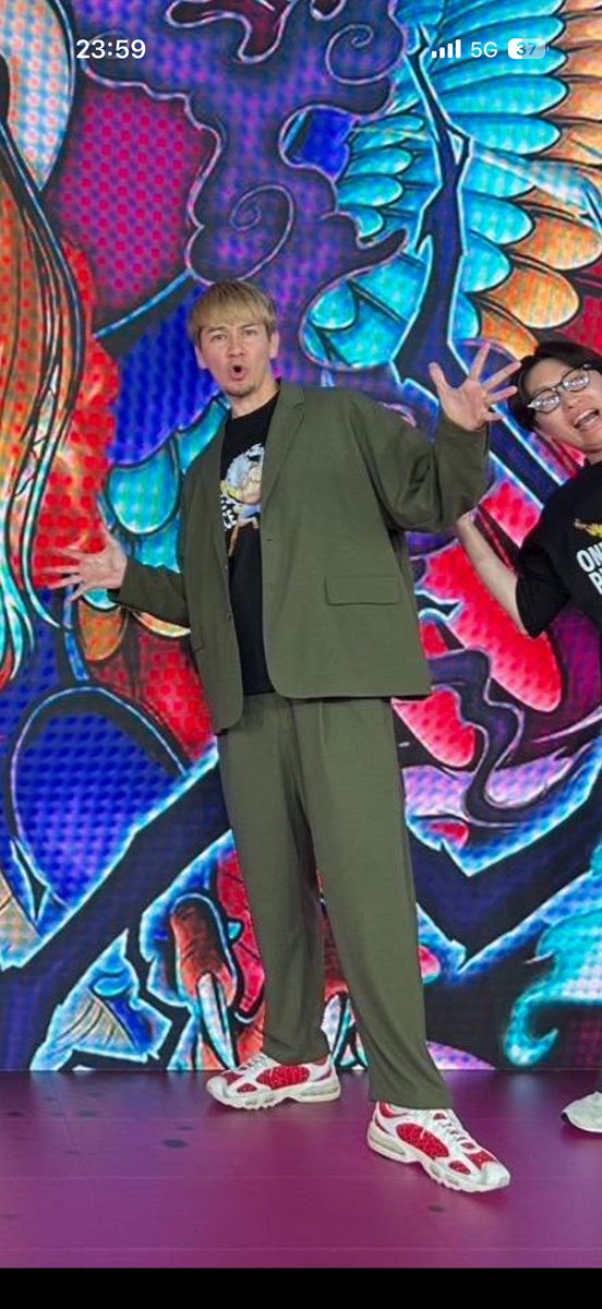 WingRock1119's tweet photo. 石も熱いけど
何より
2019supremeのスニーカーってのが激アツ過ぎるww
同じsupreme×AIR MAX持ってるけど
デザインと履きやすさが���！
こんなマイナーなコレクションを
JOYさんが否、JOYボーイさんが今履いてるのが愛感じてめっちゃ好き過ぎる！笑
カッコよ！
#supreme
#バウンティラッシュ
#JOY https://t.co/CxopLORMgt