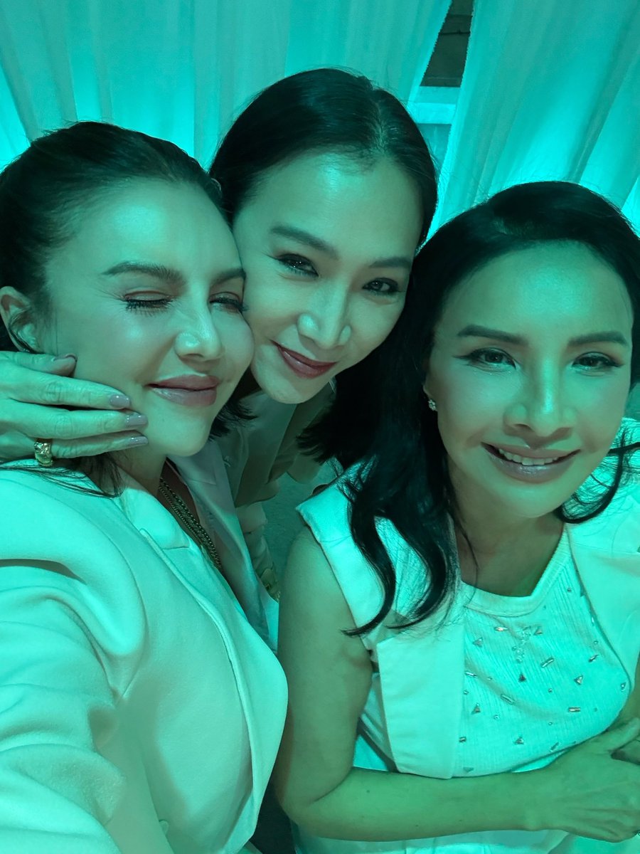 CaguilarFanpage's tweet photo. La Mer Concentrate, my all-time favorite beauty essentials that I’ve relied on for years. And now it’s time to Recode Skin’s Future with the NEW Concentrate 💚
#LaMerConcentrate
#LaMerThailand
#RecodeSkinFuture
From c_aguilar on Instagram
ติ๊นา คริสติน่า
#ChristinaAguilar https://t.co/Y1HsL2vbrj