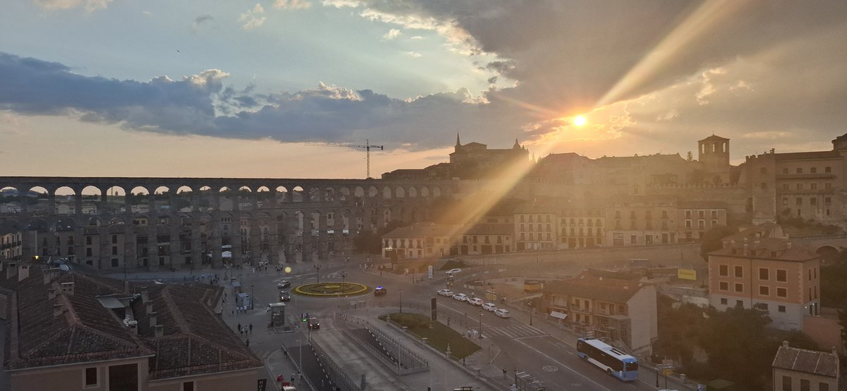 JuliaGonzlezPr2's tweet photo. Atardecer del mes de julio en Segovia https://t.co/l2q3522ECz