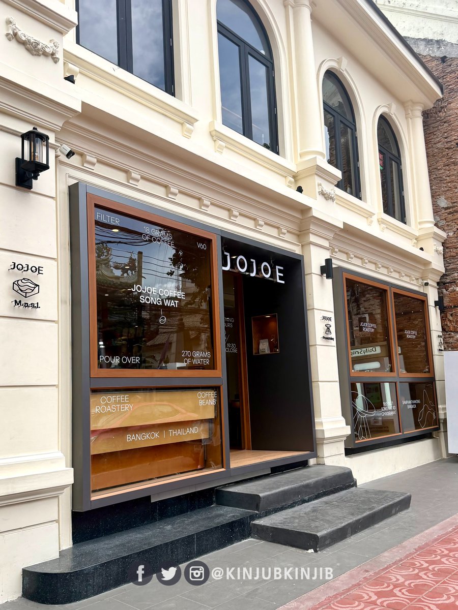kinjubkinjib's tweet photo. 🌟ขึ้นแทนลูกรักคนใหม่ กับ JOJOE Coffee Roastery โรงคั่ว Specialty ในย่านทรงวาดที่บอกเลยสายดริปต้องมาลอง

😍เราเข้าไปในร้านถึงกับงง ทำไมมีแต่คนต่างชาติเข้านั่งจิบกาแฟแน่นร้านเลย

☕️และก็เข้าใจเลยว่าทำไมคนถึงแน่นร้าน เพราะว่าที่นี่มีเมล็ดกาแฟให้เลือกค่อนข้างหลากหลาย ทั้งเมล็ดซิกเนเจอร์ เมล็ดนอก และแบบเบลนด์พิเศษก็มี แถมมีให้เลือกตั้งแต่คั่วอ่อน, คั่วกลาง ไปจนถึงคั่วเข้มเลย

📣ใครชอบโทนไหนคั่วระดับไหนให้บาริสต้าแนะนำได้เลย รับรองไม่ผิดหวังแน่นอน อย่าลืมสั่งเค้กช็อกโกแลตกับกินคู่กับดริปเย็นๆเข้ากันสุดๆ
@aroii #รีวิวคาเฟ่