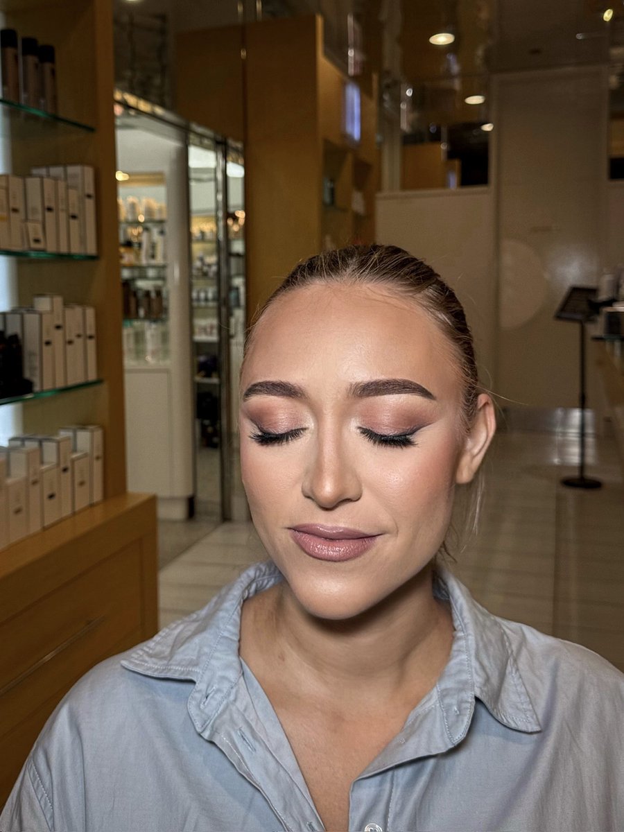 charlesifergan's tweet photo. Baby shower glam by Kristina. 🤍✨
Full-face makeup + soft cluster lashes for a radiant, elegant finish. https://t.co/019k6YKj7z
#SoftGlam #MakeupArtist #BabyShower https://t.co/dYOX38B0iH