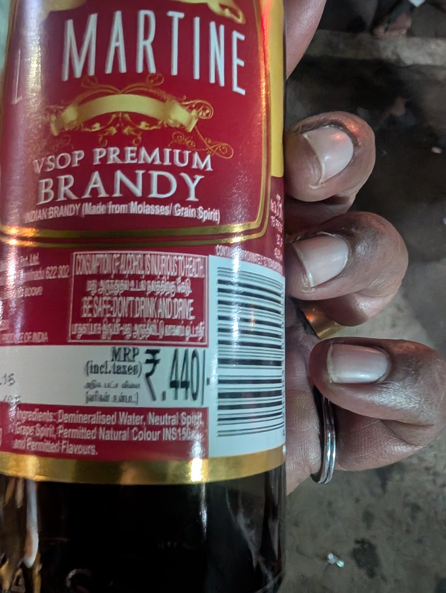 ramadosan's tweet photo. @SavukkuOfficial 10 ரூபாய் பாலாஜிக்கு பதில் இப்ப விக்னேஷா.....பாட்டிலுக்கு 10 ரூபாய் https://t.co/csphaV6MB7