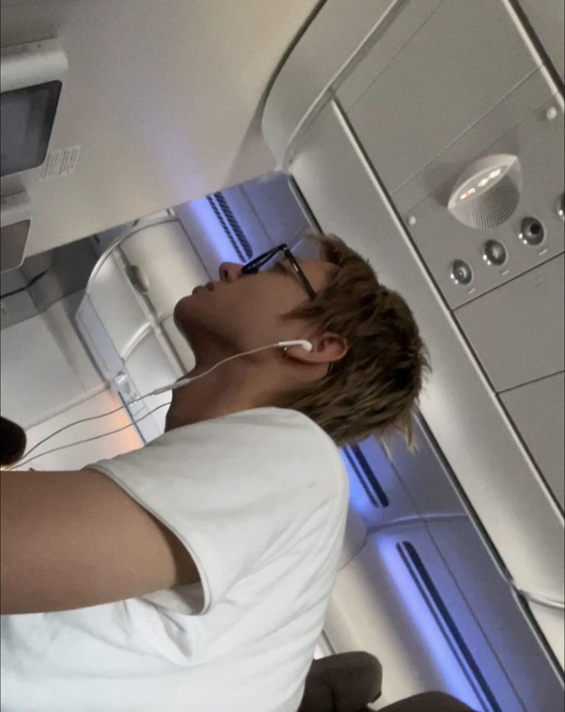 Marsmartinlaoh's tweet photo. 잠만 이거 너무 느껴지는데 https://t.co/gPnV51UhcR