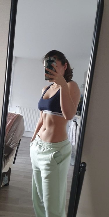 Emimi1555's tweet photo. Je refais un pinned 
- 🇫🇷🇬🇧
- 21 yo
- sub
- beaucoup de kinks, peu de limites :)/many kinks, few limits
- dms open https://t.co/5bOHvwYc3o