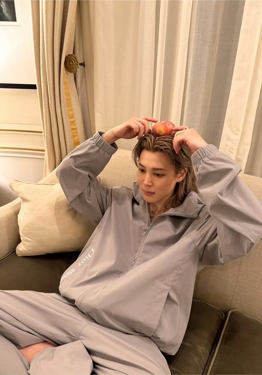 jiminticaI's tweet photo. been a month since jimin's last insta dump https://t.co/lDJlwofN6p