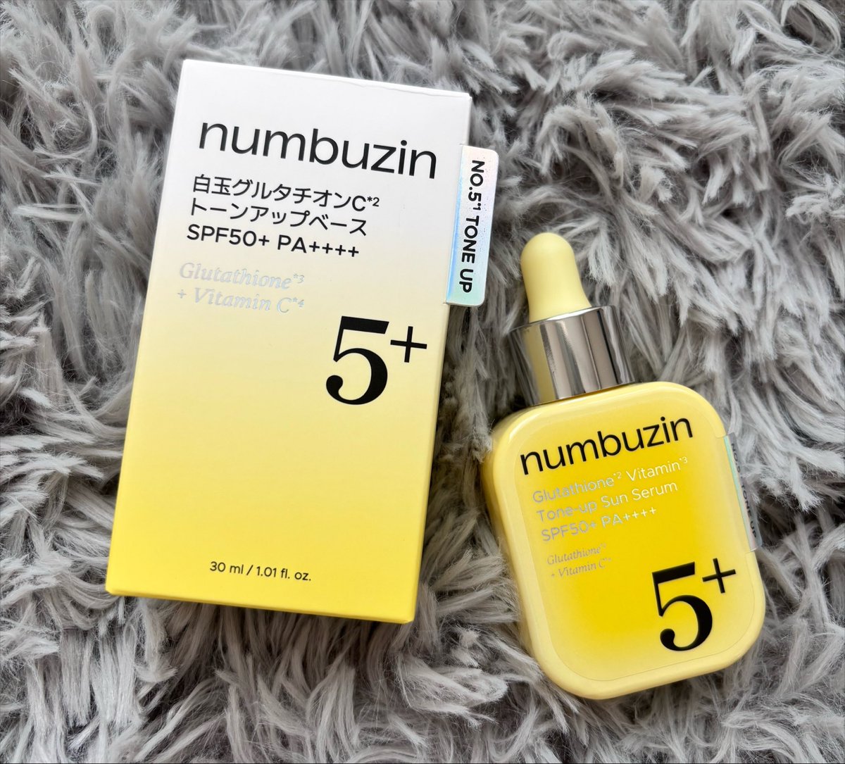 B3Ps7's tweet photo. キャンペーンで当選した　#numbuzin の白玉グルタチオンCトーンアップベースが届いたー💛

最初は白っ！とびっくりしたけど、スキンケア成分81%ってことで軽いテクスチャーで伸びが良い🫧

①日焼け止め ②プライマー ③下地
そして④スキンケアとしても優秀だから夜勤にもいいかも...🌙 https://t.co/r2yqArfQBy