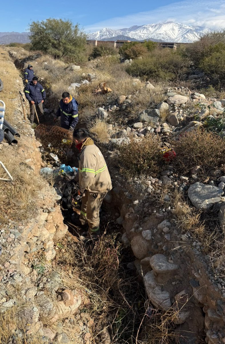 MinAguaYEnergia's tweet photo. 🚧 Más obras para mejorar el acceso al agua potable en #Chilecito.

👉🏽Comenzamos la ejecución del nexo y la red de agua potable para el barrio San Jorge.⤵️ https://t.co/L9ZDwyVG4u