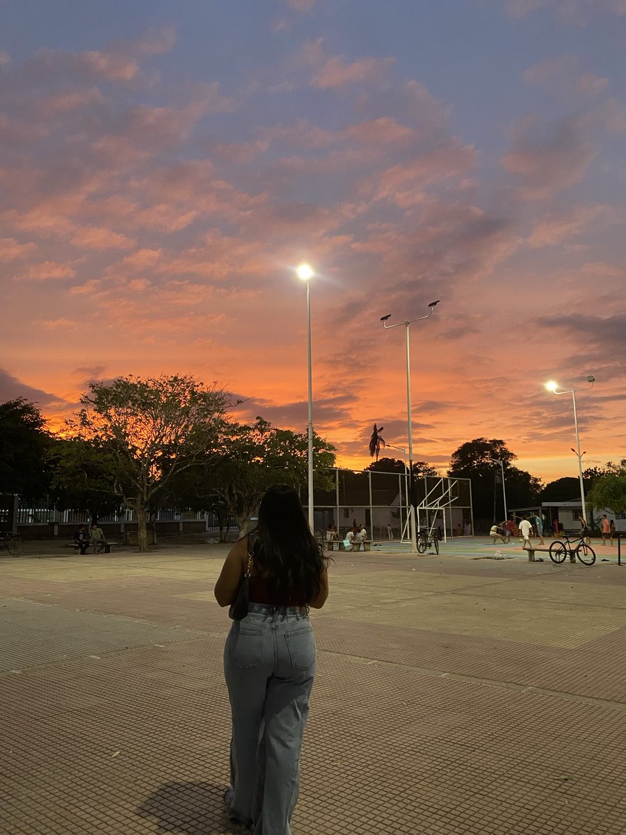 Andreina01R's tweet photo. Fan de los atardeceres 💘😍 https://t.co/zybC3DHW7c