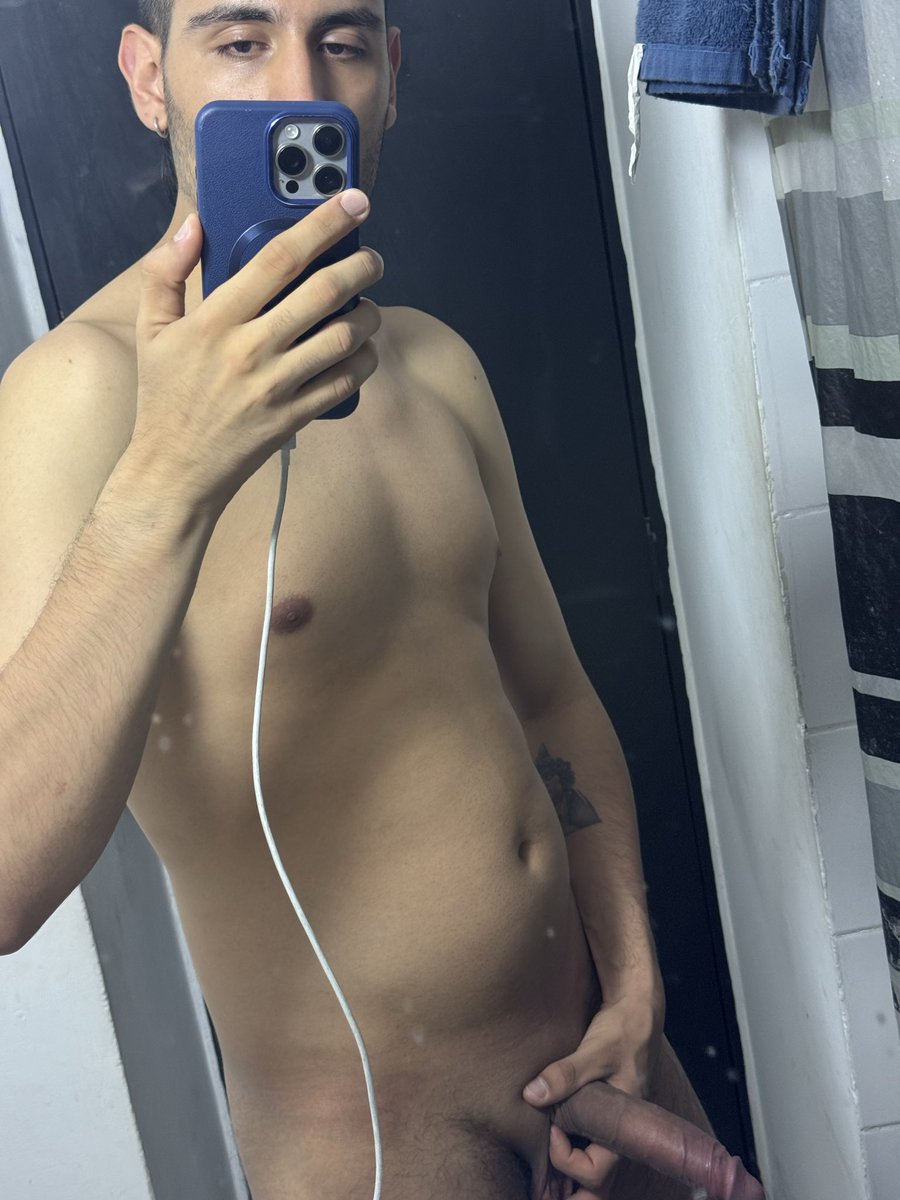 VelezC777's tweet photo. U like how it looks? 🥵
#hairy #bigcock #bigballs #sexy https://t.co/Ag7KuJ32ux
