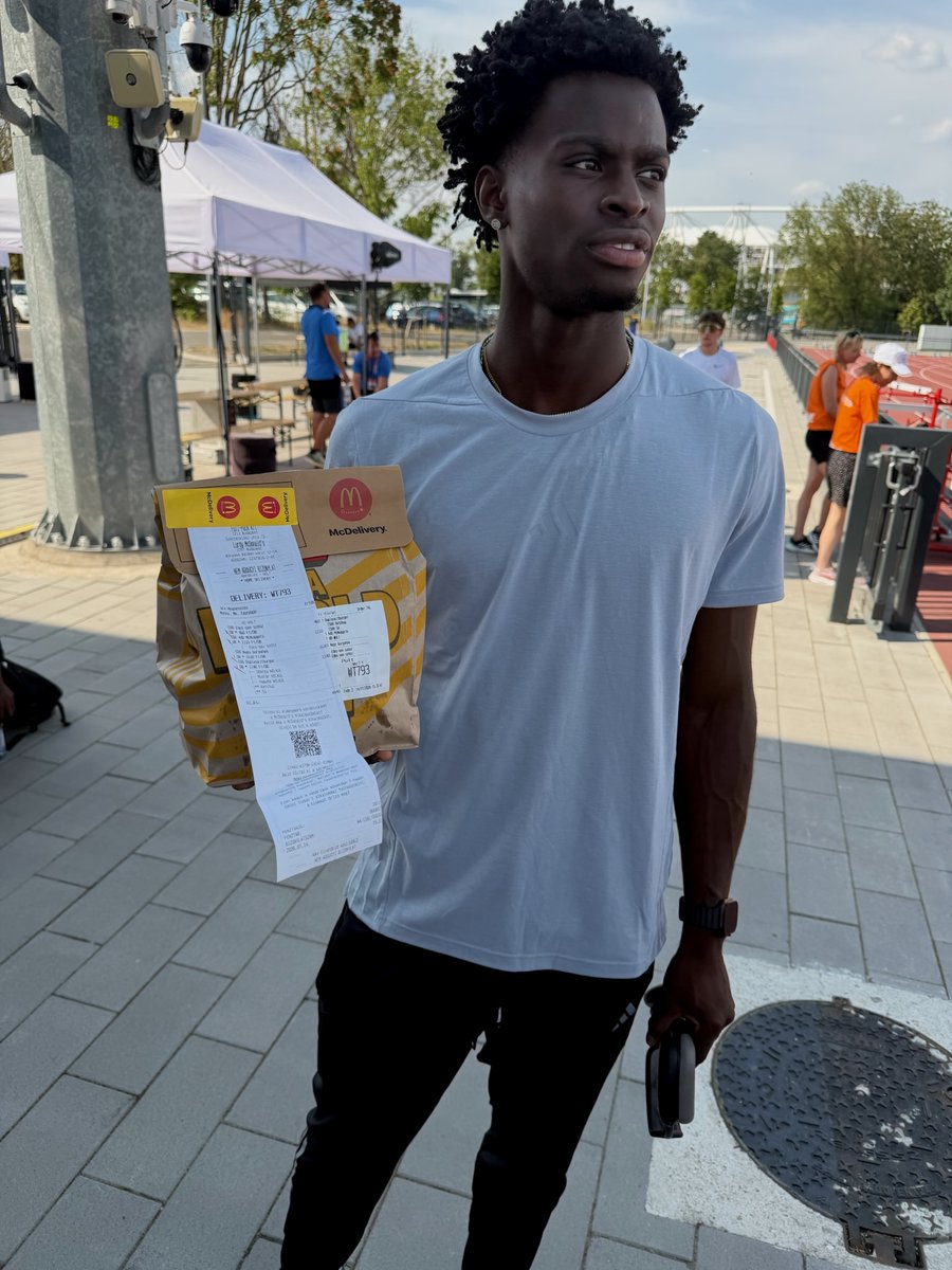 wareaglereader's tweet photo. He's lovin' it, @McDonalds... 

https://t.co/mzU6nbJzfM https://t.co/feIRIMIQ8U