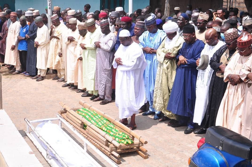 ProfIsaPantami's tweet photo. Inna lil Laahi wa inna ilaiHi Raaji'un!
We extend our heartfelt condolences to the family of the late Alhaji Yahaya Umar on the passing of his sister, Hajiya Raliya Umar Tsoho (Baba Dakunshe), who passed away yesterday.

It has been reported that she died at the age of 102.

We also extend our heartfelt condolences to Alhaji Audu Yahaya, His Excellency Governor Muhammad Inuwa Yahaya, Alhaji Musa Yahaya, Alhaji Abubakar Yahaya and the entire family of the late Alhaji Yahaya Umar and the late Alhaji Umar Tsoho.

May Allah admit her into Jannatul Firdaus, together with our departed parents and loved ones. Ameen.