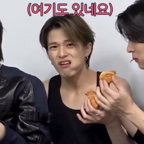 ayahi's tweet photo. @Junyouyng Mafa gue still kwasong bang. Abang doyan juga ga? Gue doyan banget sampe harus setiap hari makan ini. Liat nih ekspresi gue happy banget makan kwasong. 🤤 https://t.co/UeXLnVLqxZ