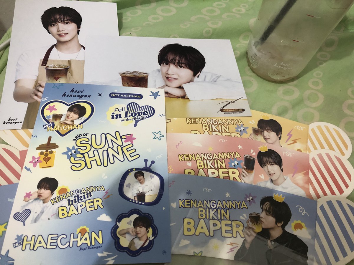 sungchanuna's tweet photo. Akhirnya aku kasihin ke temen kantorku huehuee. Maaciw sudah bersedia minum americano itu . Sekarang gift seriesnya dah lengkap 🫶🏻 Maap tydack foto estetik soalnya beli di cabang yang cuma bisa pick up hiks https://t.co/WCcRp3dZUQ