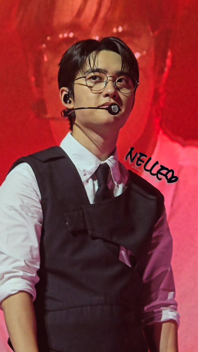 pathcodeKAI88's tweet photo. FINALLY!!! I CAUGHT HIM 🥹🫵💋  I AM SO INTO DOH KYUNGSOO SPECS 😭😭😭 OMG!!!

[ please don't repost without watermark, I gave my best to caught his attention 😭 ]

#EXhOrizon_in_Singapore 
#EXhOrizoninSG #DO #DOHKYUNGSOO #KYUNGSOO https://t.co/HCYGhz7FdS