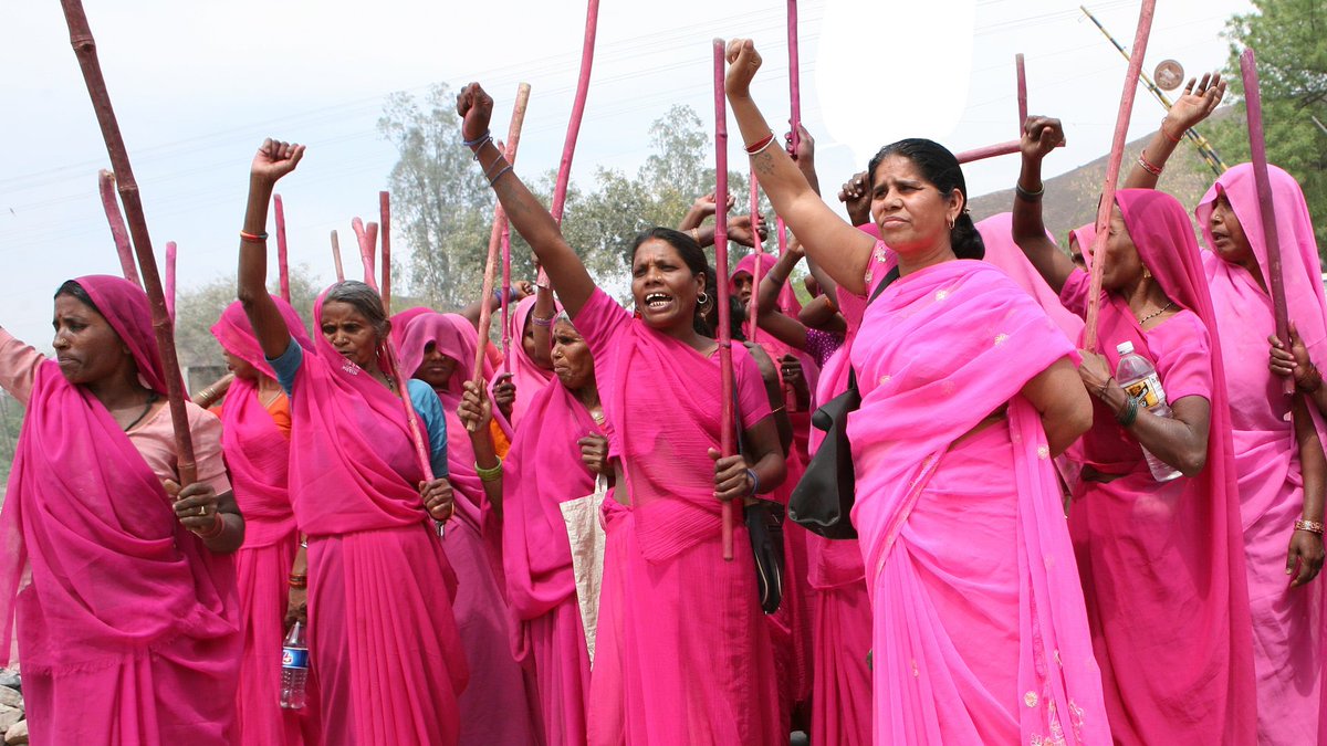 final__grrrl's tweet photo. Gulabi Gang is known for far much more than vigilantes beating abusive men with bamboo sticks, as if that weren’t incredible enough. While not of their heritage, our ultimate push for patriarchal liberation are the same, and I think there’s a lot I can learn from them (nxt page) https://t.co/h8hCoVFQAP