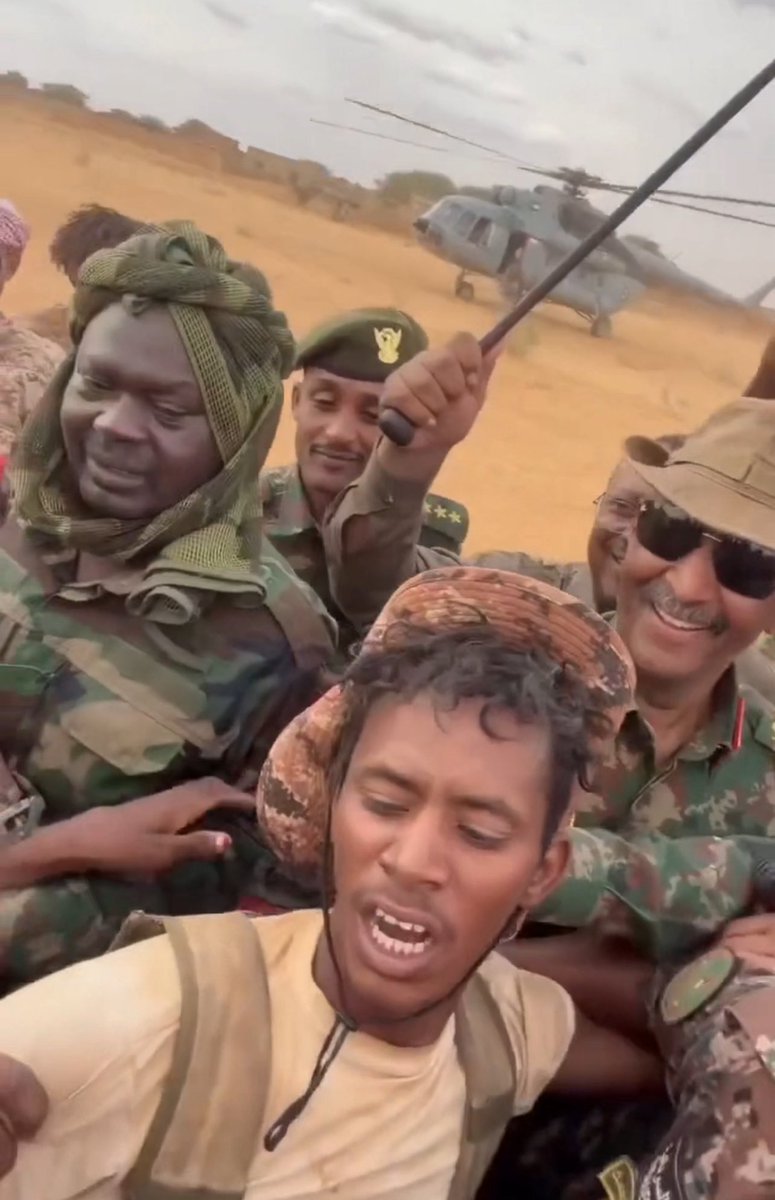 sudanlibdem1's tweet photo. ⛔️البرهان القائد العام للقوات المسلحة و مني أركو مناوي المشرف العام للقوة المشتركة يصلان شمال كردفان لتفقد الخطوط الاماميه في أم سياله و جبرة الشيخ و سير عملية  #قطع_الوريد 

#سودان_حر_ديمقراطي https://t.co/mREMOggXcl