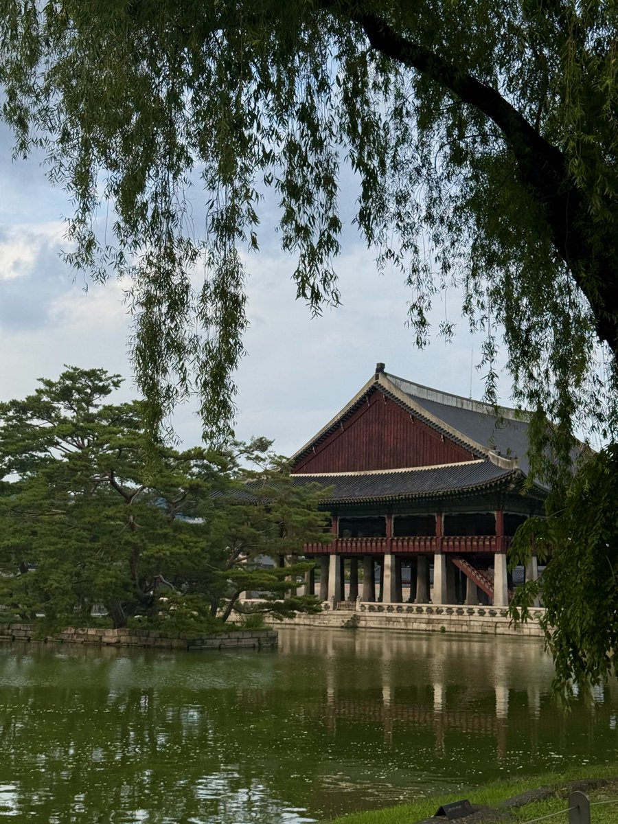 faav33's tweet photo. Stepping into another era✨
Gyeongbokgung palac https://t.co/O8w2JJTy4f